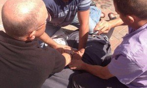 موقع يافا اليوم  - بالصور والفيديو -قرب المنطقة الصناعية كفر قاسم :طعن مواطنة من روش هعاين واعتقال شابة من كفرقاسم
